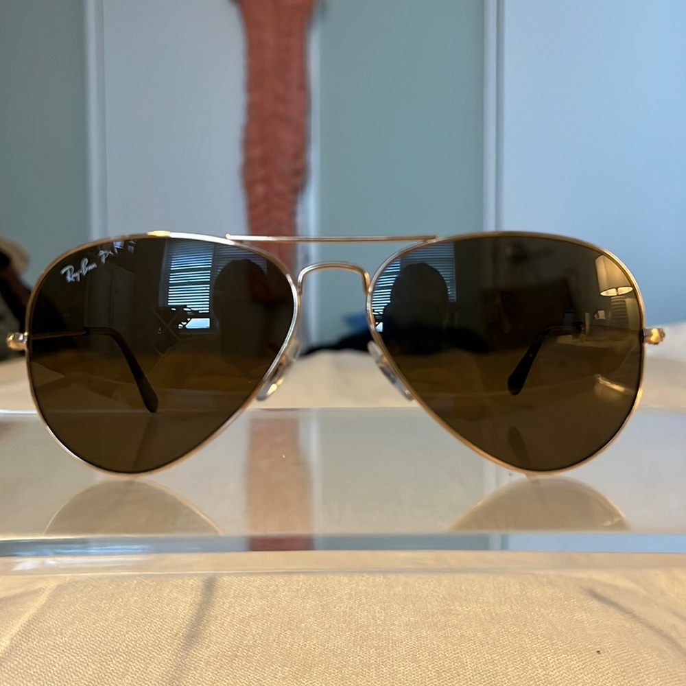 Polarized aviator ray-ban sunglasses.